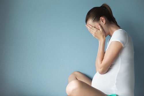 pregnancy complications associated with heroin abuse - pregnant woman sad